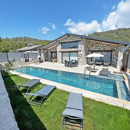 Vila Alya 1